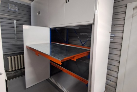 Стеллаж с выдвижными поддонами