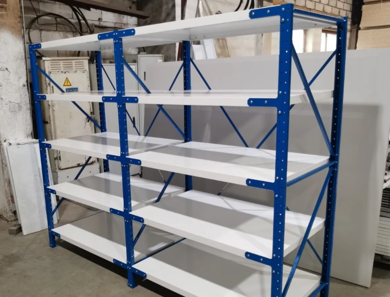 Среднегрузовые стеллажи для склада и цеха