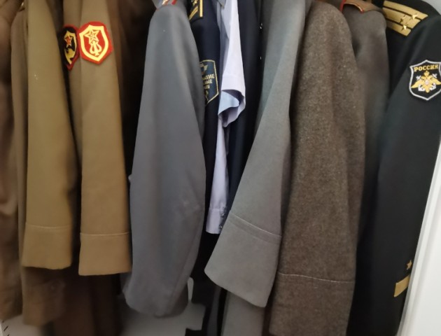 шкафы для одежды с дверями в музее