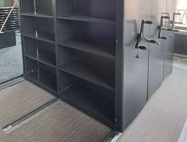 Цветные офисные стеллажи