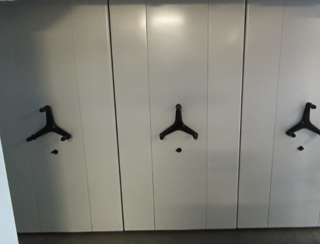 мобильные стеллажи для завода