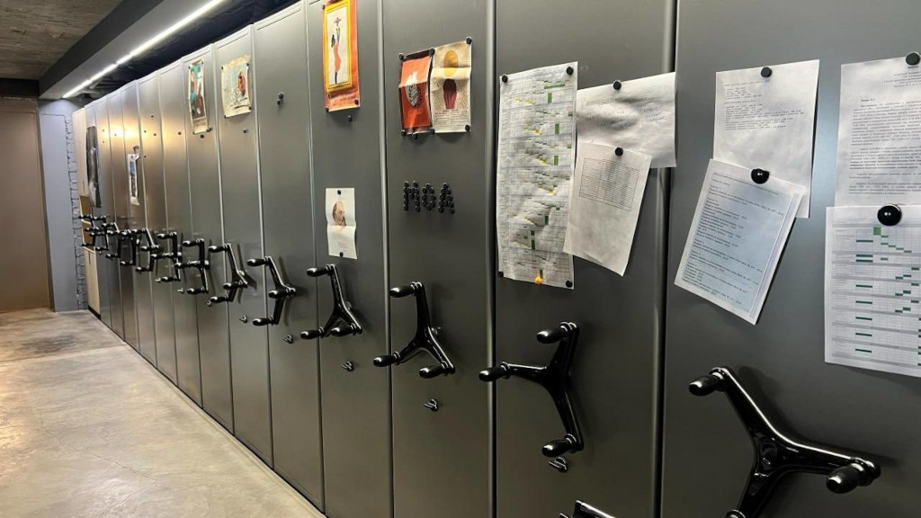 офисные стеллажи мобильные