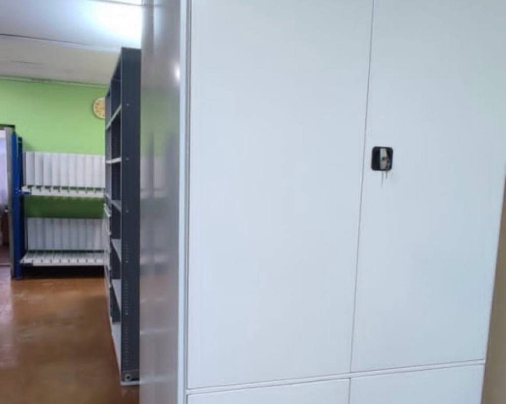 стеллажи с дверями для экспонатов фондов музея