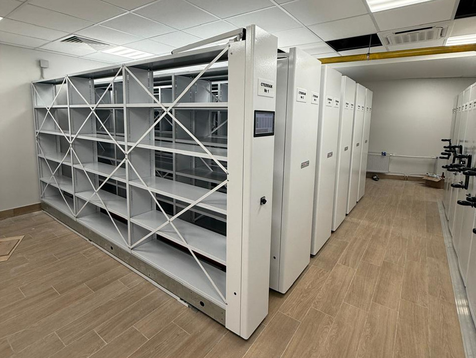 мобильные стеллажи с электроприводом