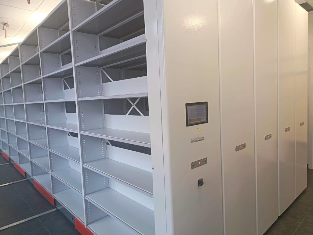 Мобильные стеллажи с электроприводом